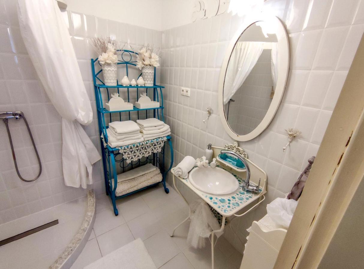 Feher Tulipan Apartman Hotel Debrecen Eksteriør billede