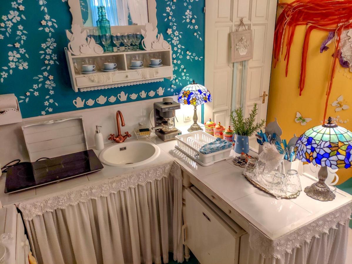 Feher Tulipan Apartman Hotel Debrecen Eksteriør billede