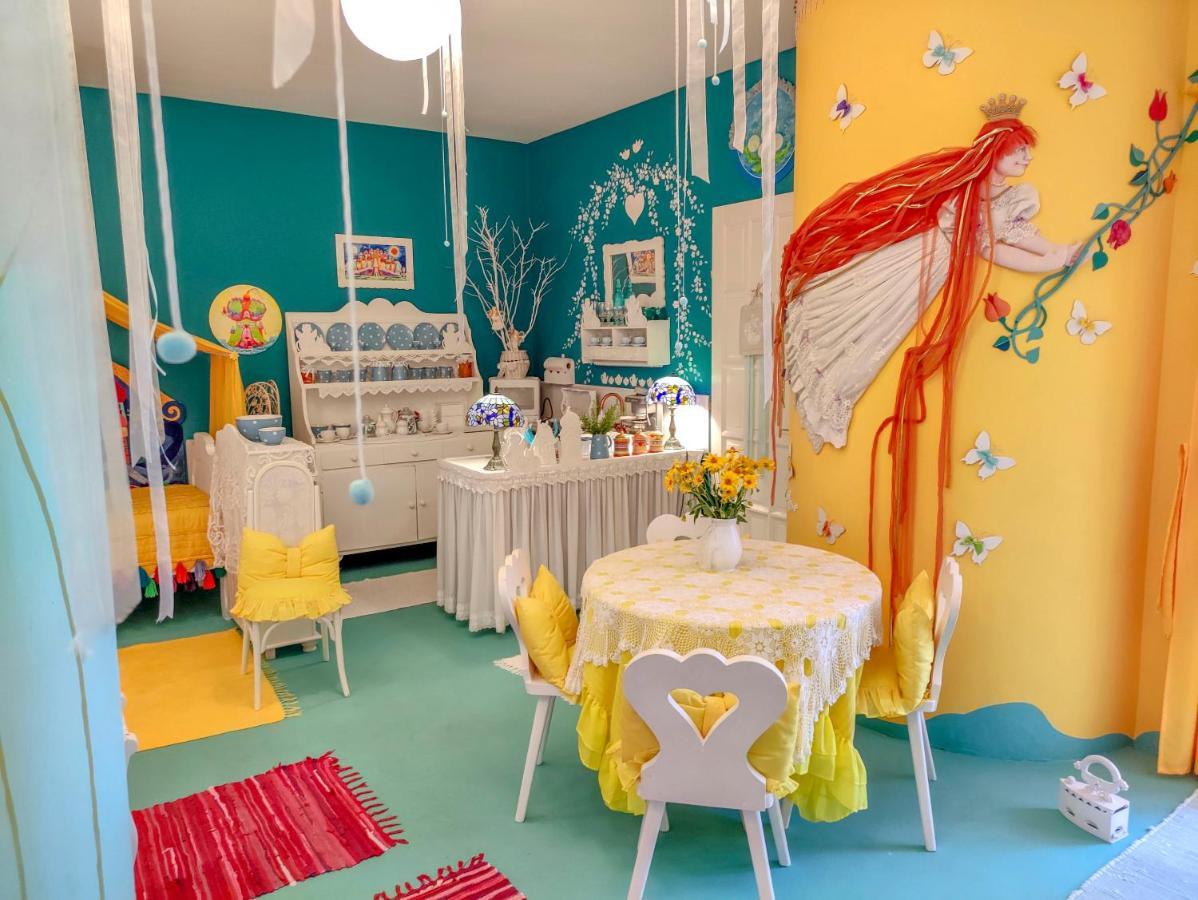 Feher Tulipan Apartman Hotel Debrecen Eksteriør billede