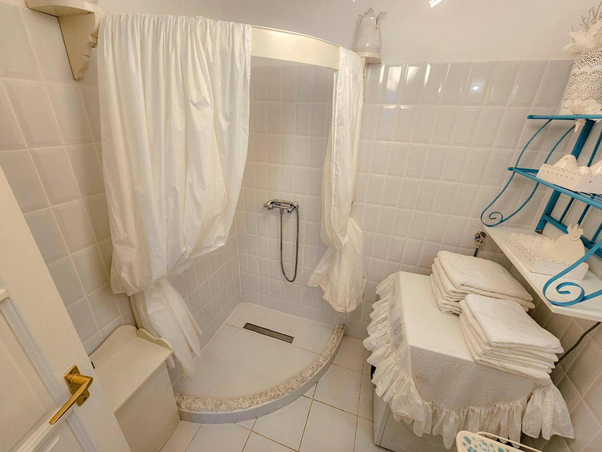Feher Tulipan Apartman Hotel Debrecen Eksteriør billede